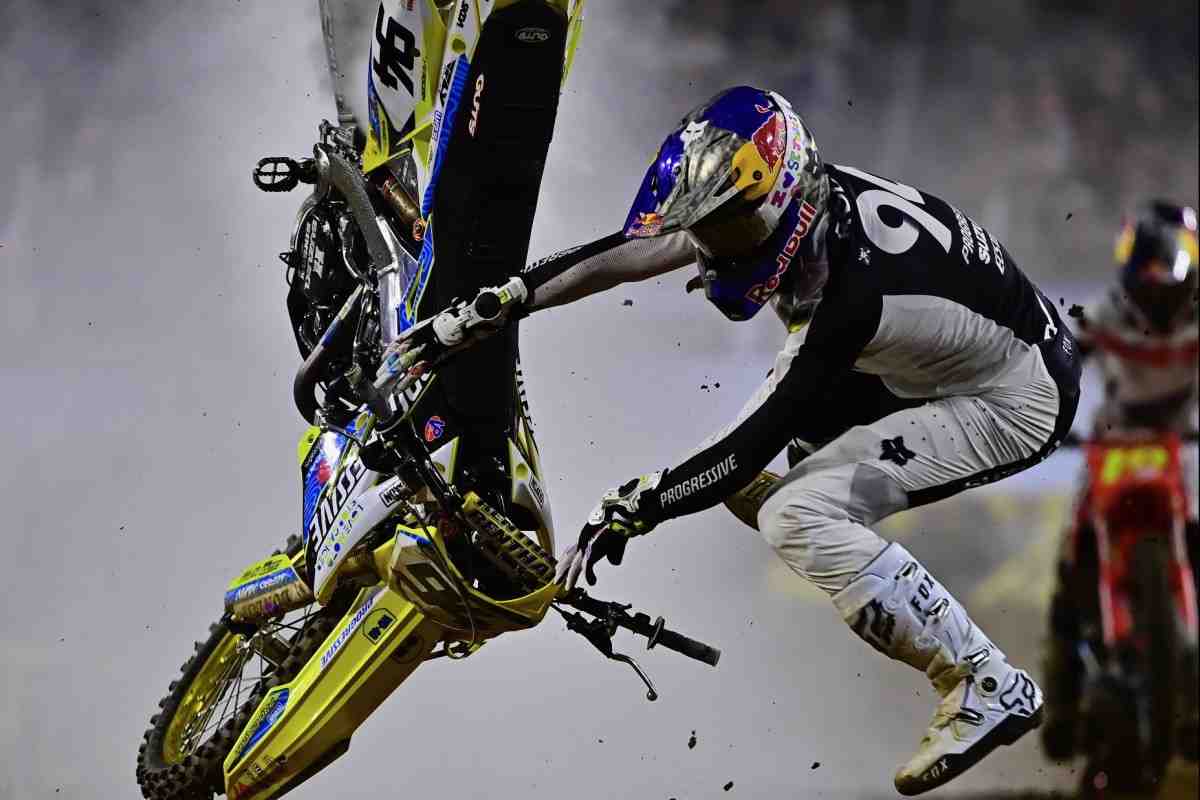AMA Supercross 2024: Раскадровка и детали большой аварии Кена Рокцена в Нэшвилле
